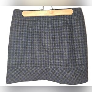 Women's Charcoal & Navy Wool Blend Lined Skirt. Size 4. Length 15.5".  Waist 32"